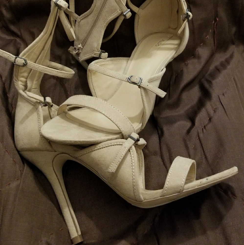 Biege m/Tan knee-high Strap Sandal